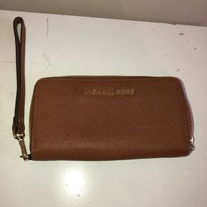 Michael kors wristlet